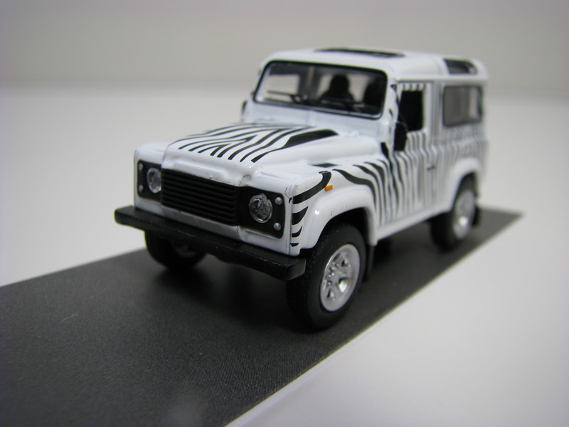 Land Rover Defender Safari Zebra 1:64 Schuco